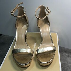 Michael Kors  Margot  Metal Faux Leather Platform Sandal Pale Gold Size 9.5 M